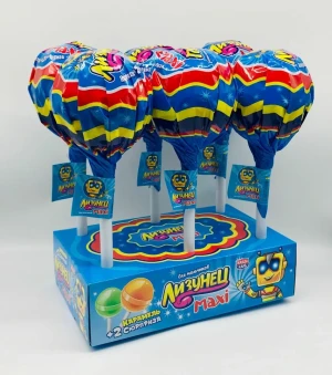 Карамель на палочке с жевательной резинкой и подарком в наборе ЛИЗУНЕЦ MAXI МАКСИ для мальчиков 125 гр.   Канди Клаб