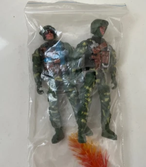 Игрушечный набор 2 солдата , размер 11х4,5 см