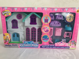 Игрушечный домик для кукол с мебелью в коробке 35х19х6,5 см