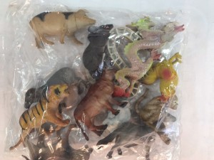 Игрушечный Набор животных 12 штук в пакете 23х21х5 см